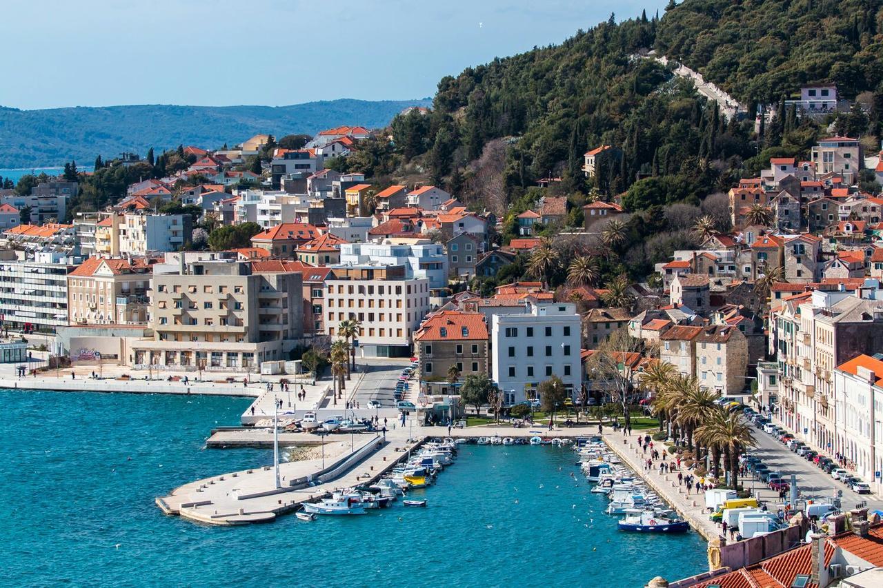 Happy Brothers - Center Of Split Exterior foto